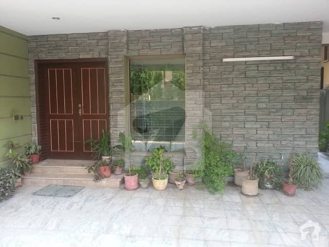 گلریز ہاؤسنگ سوسائٹی فیز 2 گلریز ہاؤسنگ سکیم راولپنڈی میں 5 کمروں کا 11 مرلہ مکان 2.35 کروڑ میں برائے فروخت۔