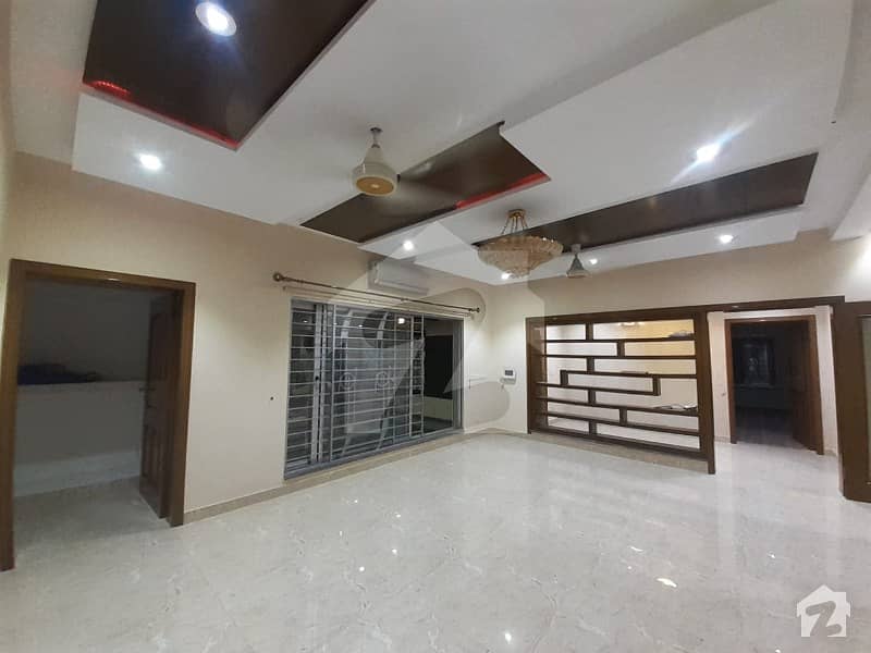 1 Kanal Brand New Beautiful Upper Portion Available For Rent In Dha Phase 4 Near By Park