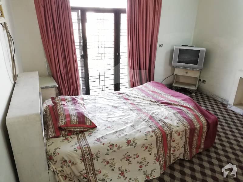 1 Bed Furnished With Tv Lounge And Kitchen Dha Phase 1 Near H Block Market