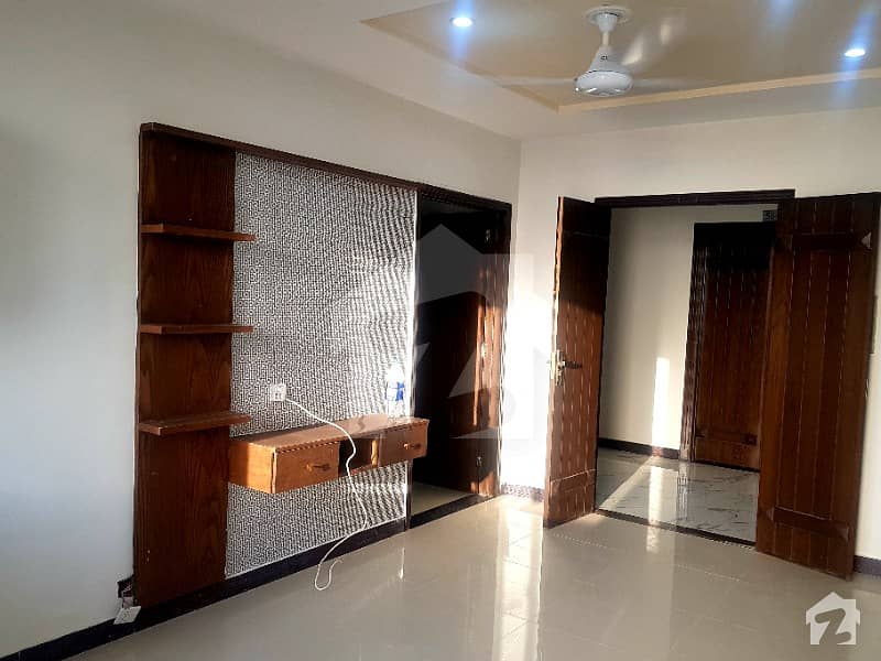 بحریہ ٹاؤن نشتر بلاک بحریہ ٹاؤن سیکٹر ای بحریہ ٹاؤن لاہور میں 1 کمرے کا 2 مرلہ فلیٹ 45 لاکھ میں برائے فروخت۔