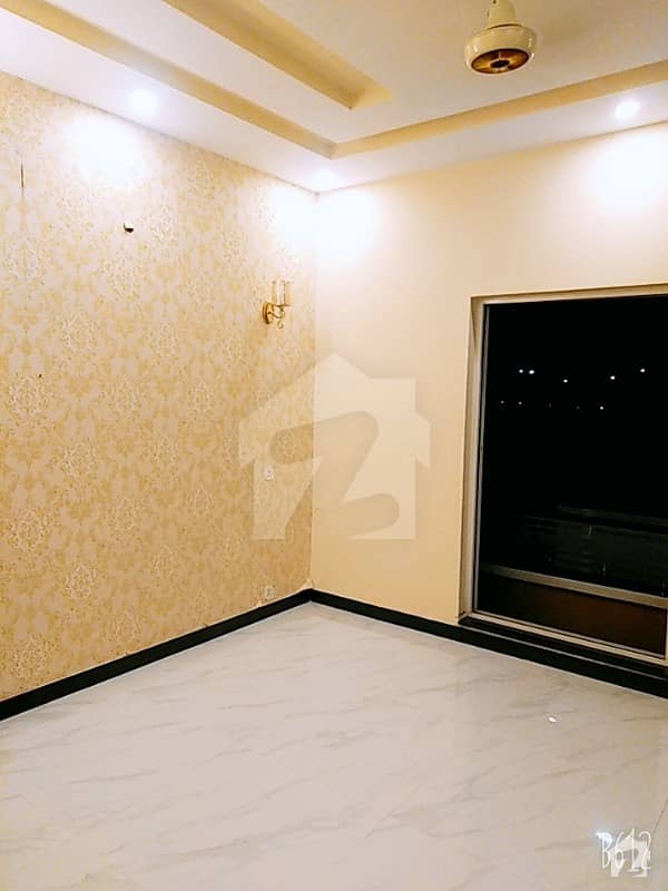 House In Dha Defence Sized 2500  Square Feet Is Available