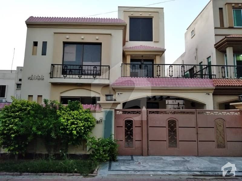 Prime Location 10 Marla 5 Bedroom House For Rent  In Overseas A
