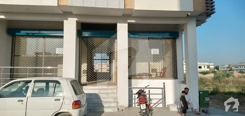 Shop Of 100  Square Feet For Rent In G-16