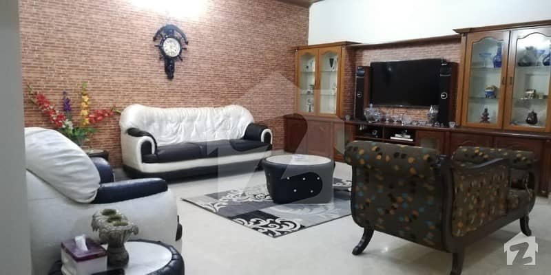 گلبرگ لاہور میں 6 کمروں کا 4 کنال مکان 31 کروڑ میں برائے فروخت۔
