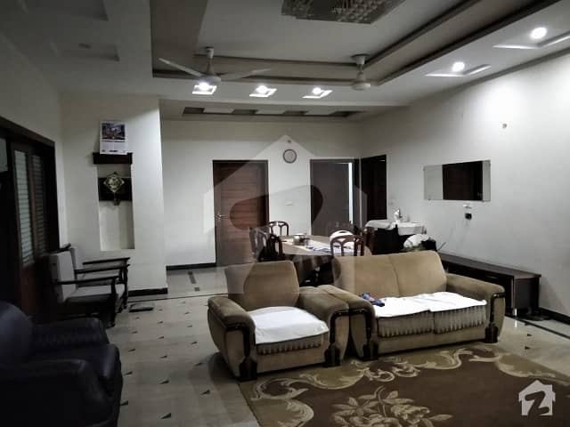 گلبرگ لاہور میں 6 کمروں کا 2.45 کنال مکان 14.75 کروڑ میں برائے فروخت۔