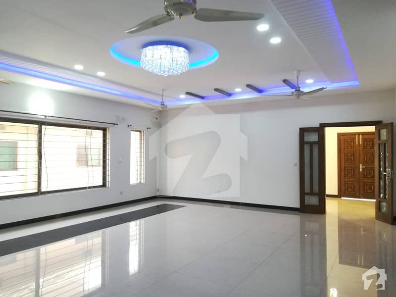 DHA Phase 1 Kanal Beautiful Upper Portion Best Location For Rent