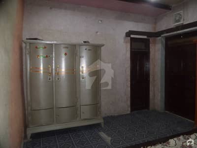چِبن فیصل آباد میں 3 کمروں کا 7 مرلہ مکان 23 ہزار میں کرایہ پر دستیاب ہے۔