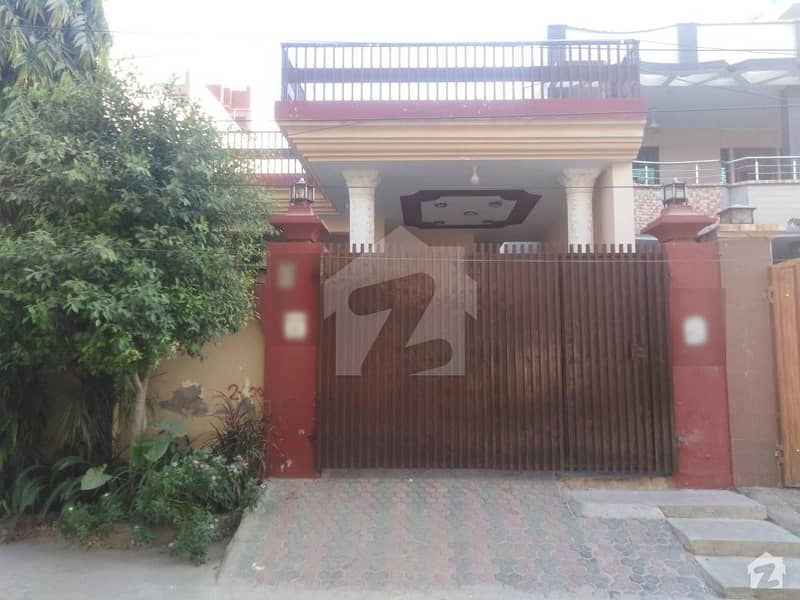 اتفاق ٹاؤن لاہور میں 4 کمروں کا 14 مرلہ مکان 1.6 کروڑ میں برائے فروخت۔