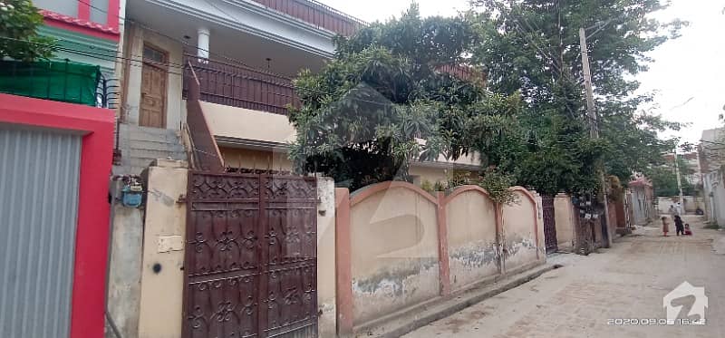 یونیورسٹی روڈ پشاور میں 7 کمروں کا 1.1 کنال مکان 3.5 کروڑ میں برائے فروخت۔
