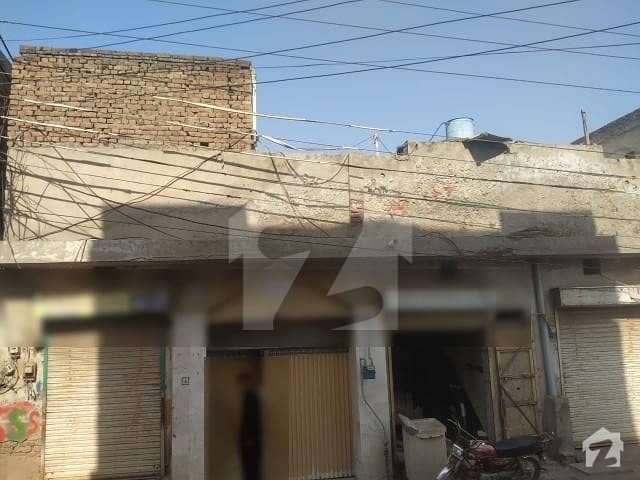 ملت چوک فیصل آباد میں 8 کمروں کا 1 کنال مکان 4 کروڑ میں برائے فروخت۔