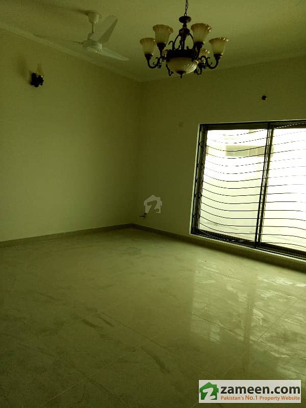 One Kanal Upper Portion With 3 Beds Available For Rent Near Kalma Chowk