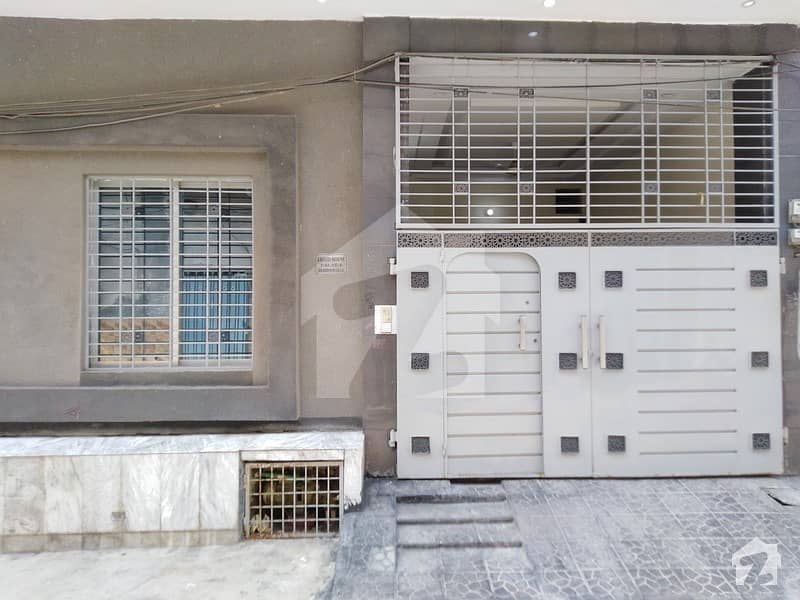 محمود آباد فیصل آباد میں 4 کمروں کا 5 مرلہ مکان 1.25 کروڑ میں برائے فروخت۔