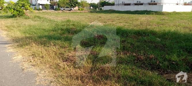 Corner Plot No 606 For Sale On 70 Feet Road Corner Plot No 606 For Sale On 70 Feet Road
