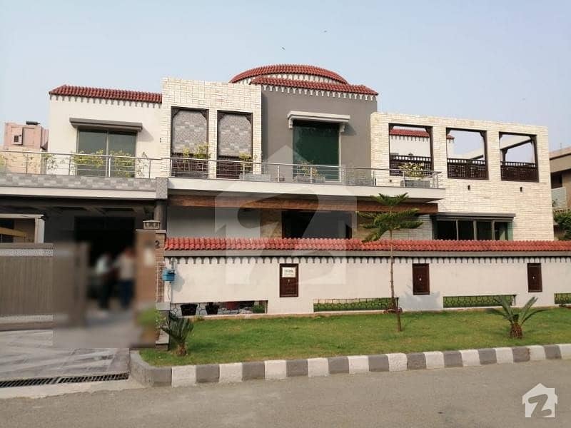 Makaan Estate Offer Cantt Sarwar Colony Cantt 32 Marla House Whit Basement 9 Bead Best Location