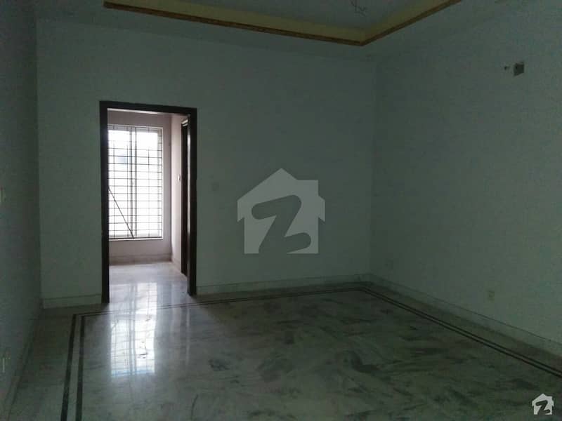 Stunning 1 Kanal Upper Portion In EME Society Available