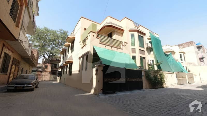 احباب کالونی لاہور میں 3 کمروں کا 5 مرلہ مکان 90 لاکھ میں برائے فروخت۔