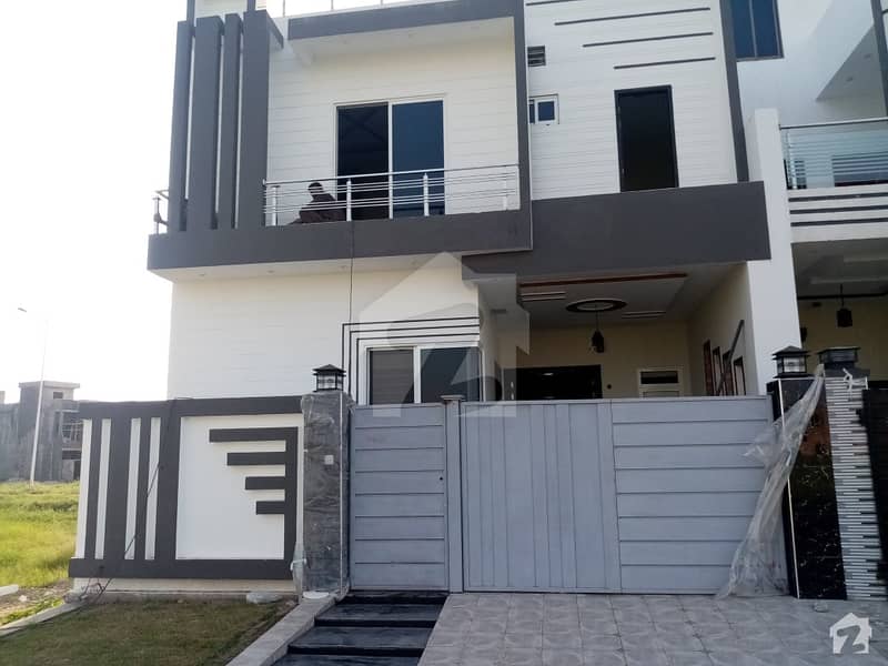 In Master City Housing Scheme House For Sale Sized 5 Marla
