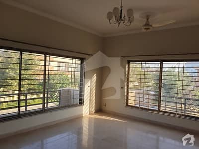 1 Kanal Beautiful Upper Portion Available For Rent 1 Kanal Beautiful Upper Portion Available For Rent