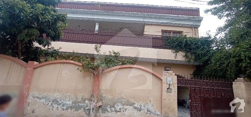 ارباب روڈ پشاور میں 7 کمروں کا 1.1 کنال مکان 3.5 کروڑ میں برائے فروخت۔