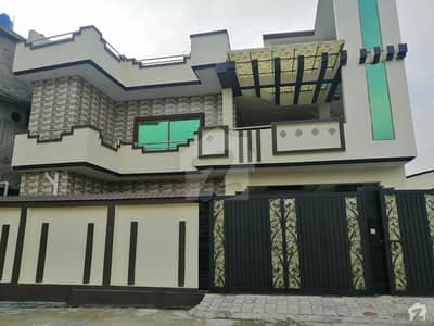 In Lalazar Colony House Sized 8 Marla For Sale