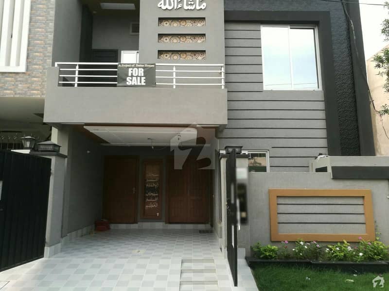 5 Marla House In College Road Is Available