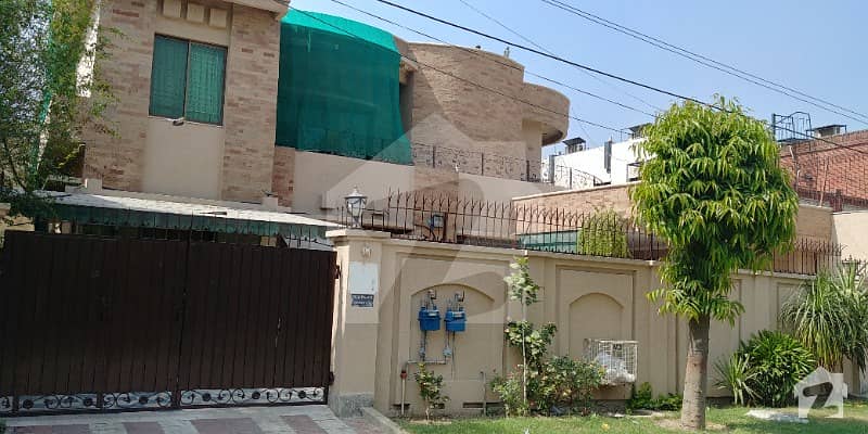 کیولری گراؤنڈ لاہور میں 8 کمروں کا 1.25 کنال مکان 6.95 کروڑ میں برائے فروخت۔