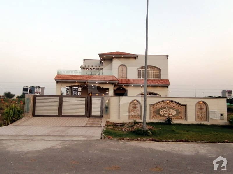 1 Kanal Bungalow For Sale In T Block Of Dha Phase 8 Lahore