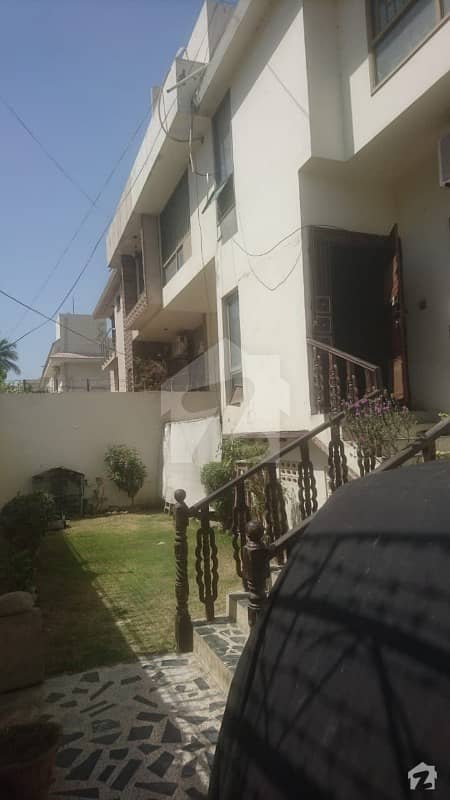 کے ڈی اے سکیم 1 کراچی میں 6 کمروں کا 10 مرلہ مکان 5 کروڑ میں برائے فروخت۔