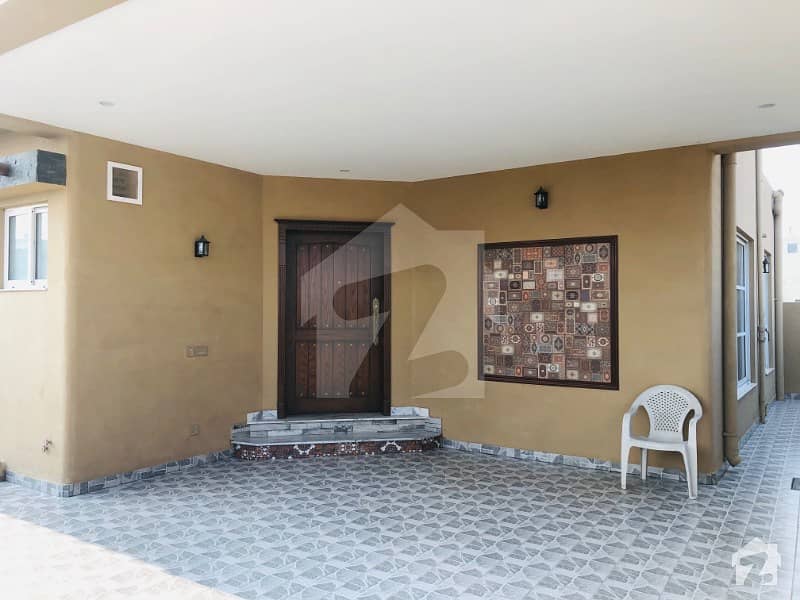 10 Marla Dha Phase 8 Beautiful Solid Villa For Sale Near Park