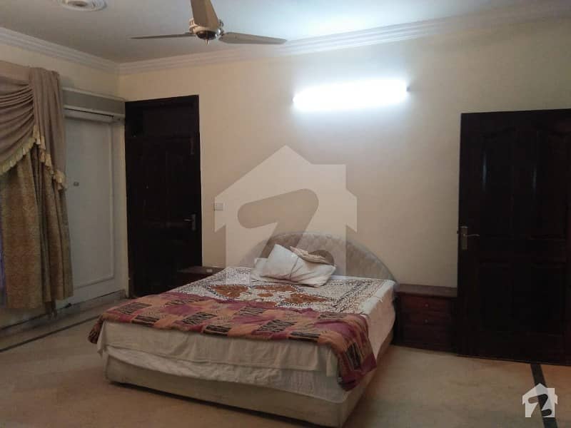 ای ۔ 11 اسلام آباد میں 7 کمروں کا 10 مرلہ مکان 4.5 کروڑ میں برائے فروخت۔