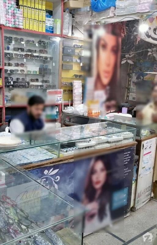 شاہ عالم مارکیٹ لاہور میں 0.39 مرلہ دکان 1.5 کروڑ میں برائے فروخت۔