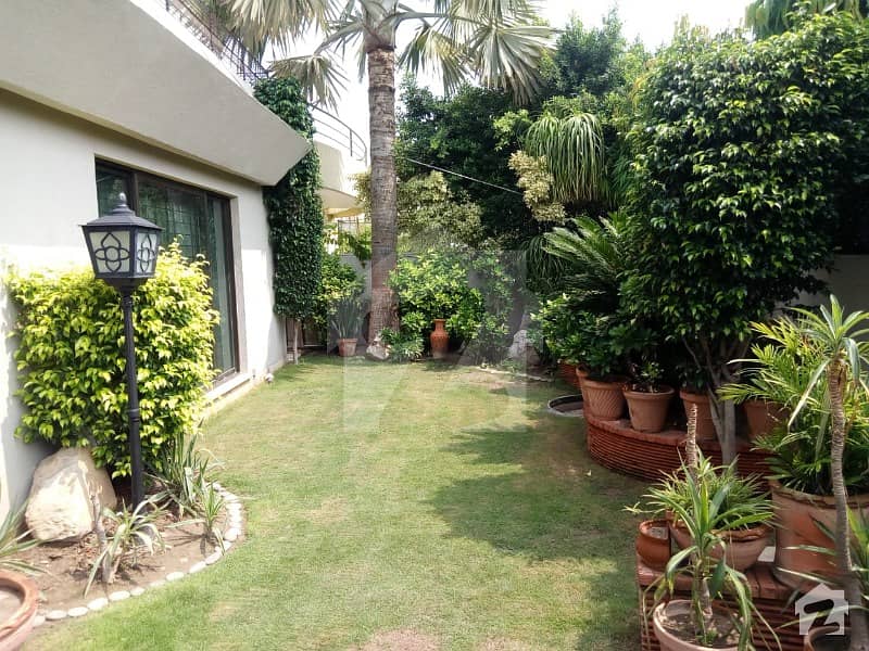 One Kanal House For Sale In Dha Near Commercial