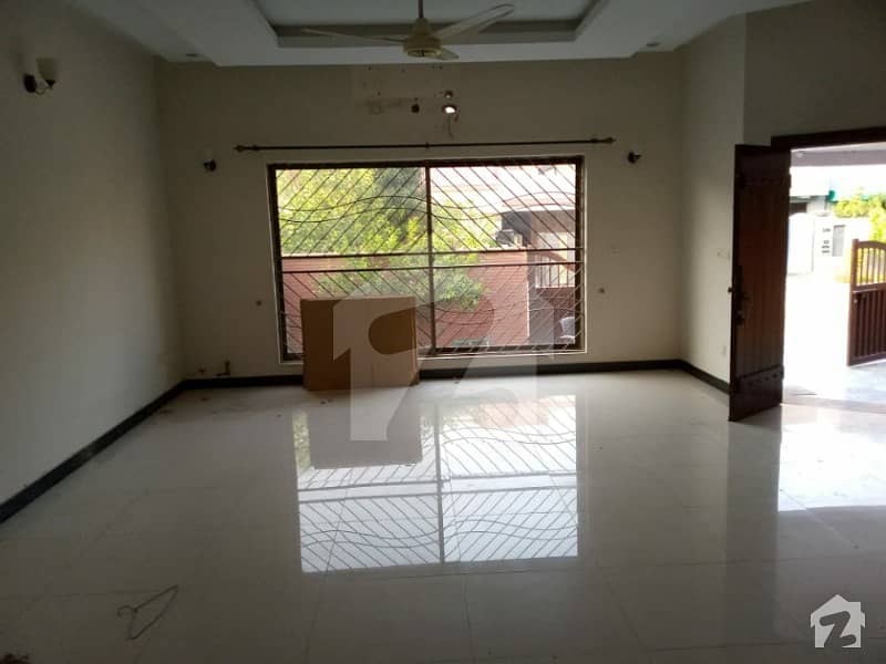 10 Marla Brand New House For Rent In Paragon City Lahore Beautiful Location Near To Park And Shopping Mall