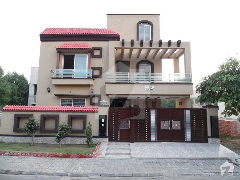 10 Marla Like A New House Ideal Location For Rent In Bahria Town Lahore