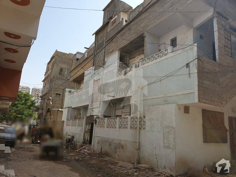 عزیز آباد گلبرگ ٹاؤن کراچی میں 8 کمروں کا 5 مرلہ مکان 1.7 کروڑ میں برائے فروخت۔