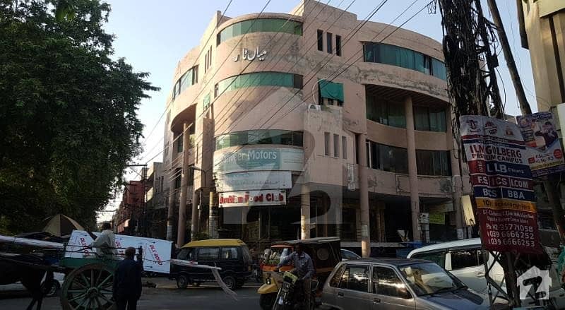 سمن آباد مین بولیورڈ سمن آباد لاہور میں 1.15 کنال عمارت 10 کروڑ میں برائے فروخت۔