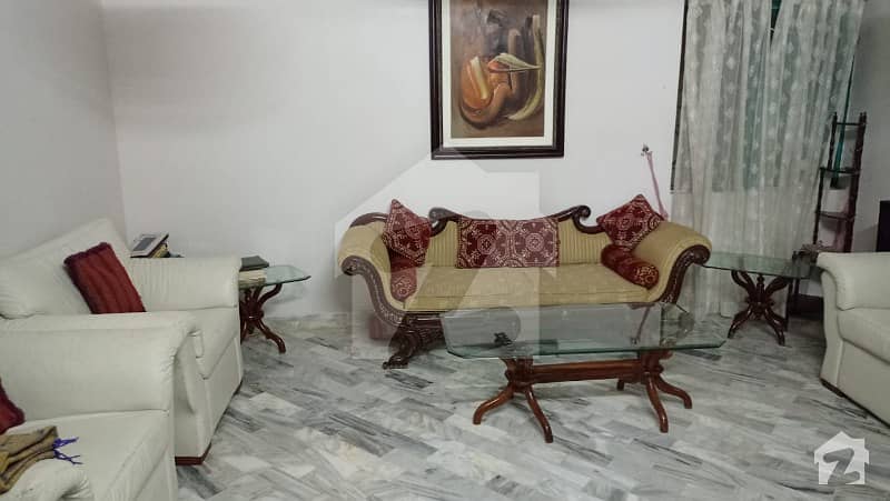 پارسی کالونی جمشید ٹاؤن کراچی میں 3 کمروں کا 8 مرلہ فلیٹ 2 کروڑ میں برائے فروخت۔
