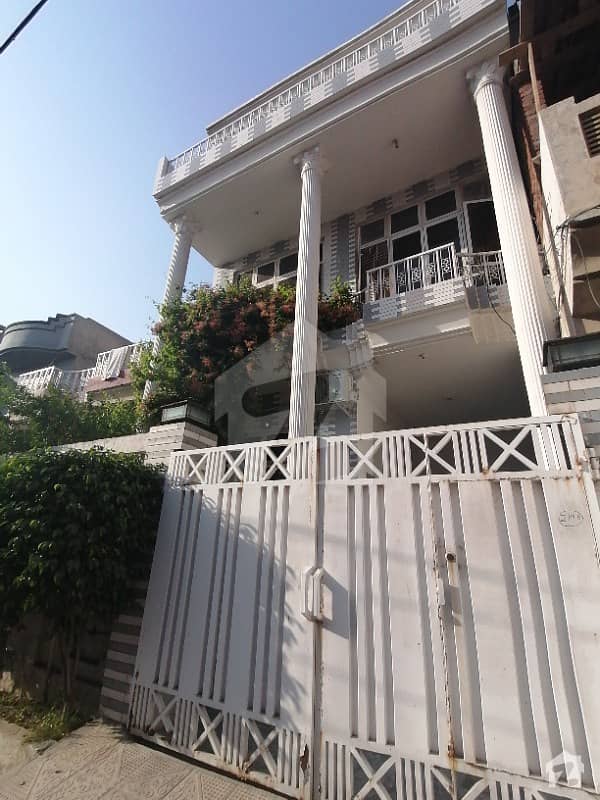 اعوان ٹاؤن ۔ رضوان بلاک اعوان ٹاؤن لاہور میں 5 کمروں کا 6 مرلہ مکان 1.15 کروڑ میں برائے فروخت۔