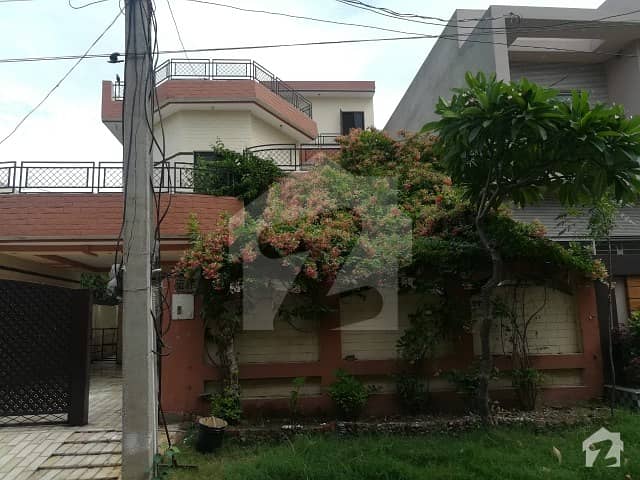 2700  Square Feet House Up For Sale In Johar Town