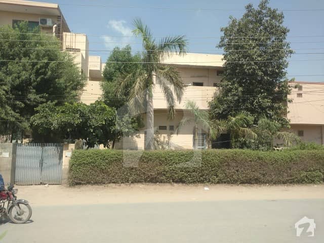 ٹرسٹ کالونی رحیم یار خان میں 5 کمروں کا 5 مرلہ مکان 2 کروڑ میں برائے فروخت۔