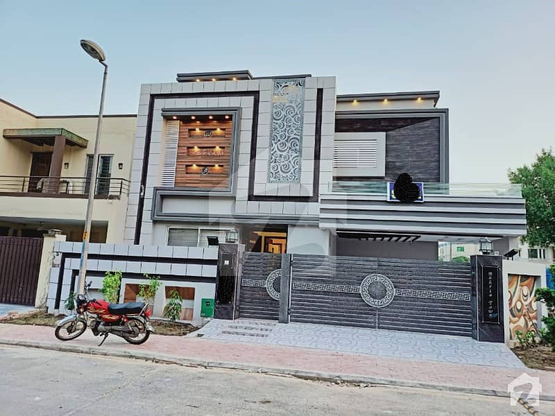 بحریہ ٹاؤن جاسمین بلاک بحریہ ٹاؤن سیکٹر سی بحریہ ٹاؤن لاہور میں 5 کمروں کا 12 مرلہ مکان 3.45 کروڑ میں برائے فروخت۔