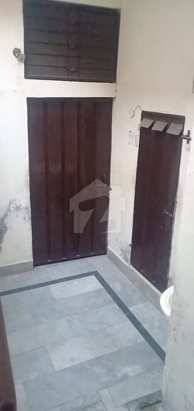 ڈوبن پورہ لاہور میں 4 کمروں کا 3 مرلہ مکان 16 ہزار میں کرایہ پر دستیاب ہے۔