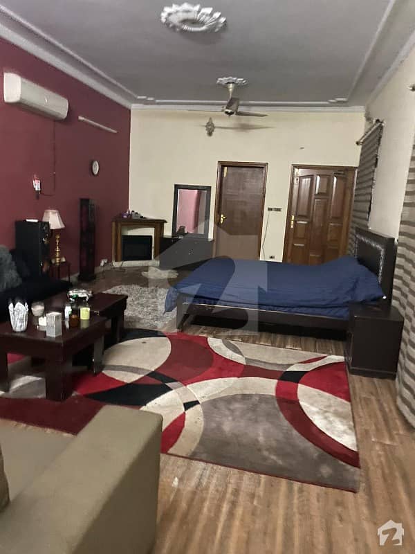 گلبرگ لاہور میں 3 کمروں کا 2 کنال مکان 1.25 لاکھ میں کرایہ پر دستیاب ہے۔