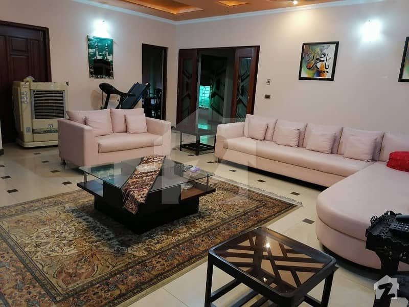 ویلینشیاء ہاؤسنگ سوسائٹی لاہور میں 5 کمروں کا 1 کنال مکان 3.5 کروڑ میں برائے فروخت۔