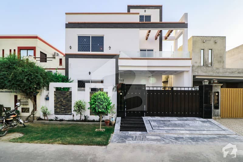 White And Bright 5 Bed 10 Marla Superb House For Sale