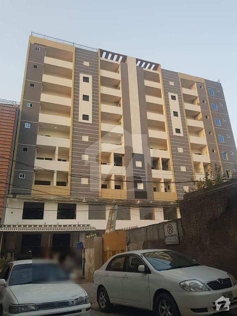 یونیورسٹی ٹاؤن پشاور میں 4 کمروں کا 8 مرلہ فلیٹ 1 کروڑ میں برائے فروخت۔