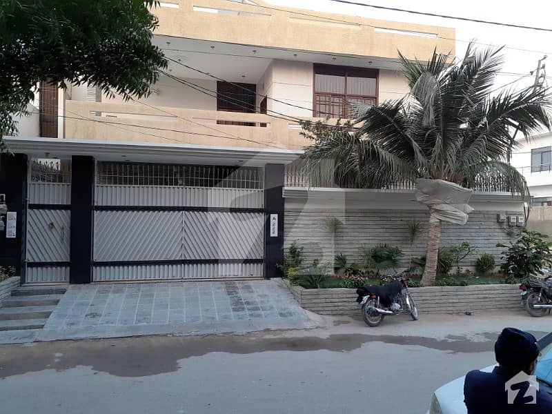 گلستانِِ جوہر ۔ بلاک 9 گلستانِ جوہر کراچی میں 8 کمروں کا 16 مرلہ مکان 5.5 کروڑ میں برائے فروخت۔
