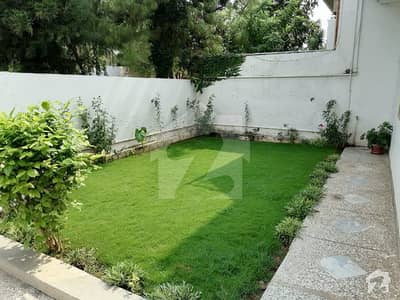ایف ۔ 11 اسلام آباد میں 5 کمروں کا 16 مرلہ مکان 5.8 کروڑ میں برائے فروخت۔ ایف ۔ 11 اسلام آباد میں 5 کمروں کا 16 مرلہ مکان 5.8 کروڑ میں برائے فروخت۔