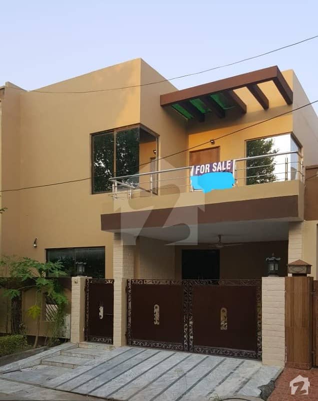 10 Marla New House For Sale In Janiper Block Good Location