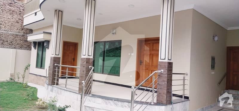 ارباب سبز علی خان ٹاؤن ورسک روڈ پشاور میں 7 کمروں کا 15 مرلہ مکان 60 ہزار میں کرایہ پر دستیاب ہے۔